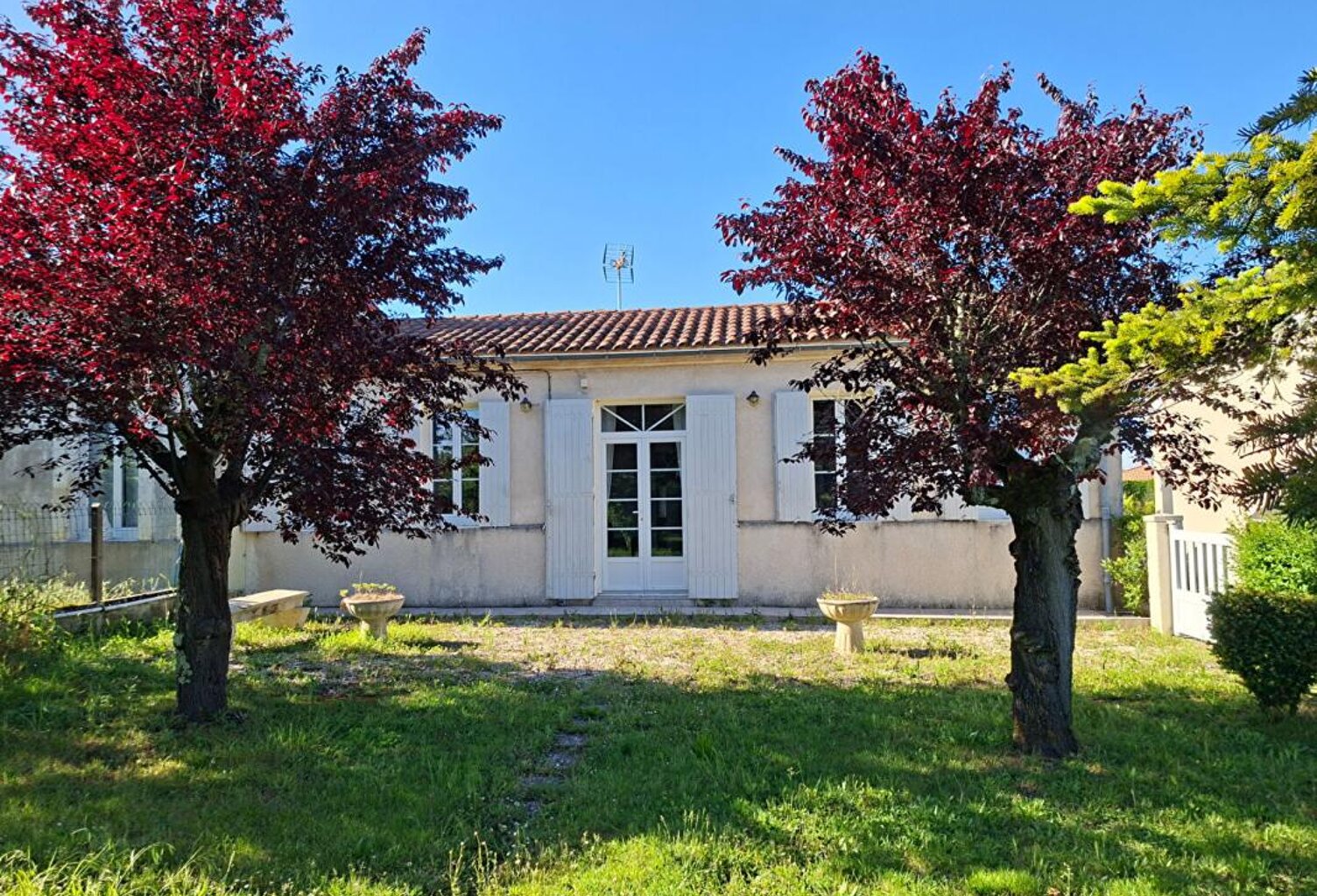 jolie maison pierre typique — photo 1