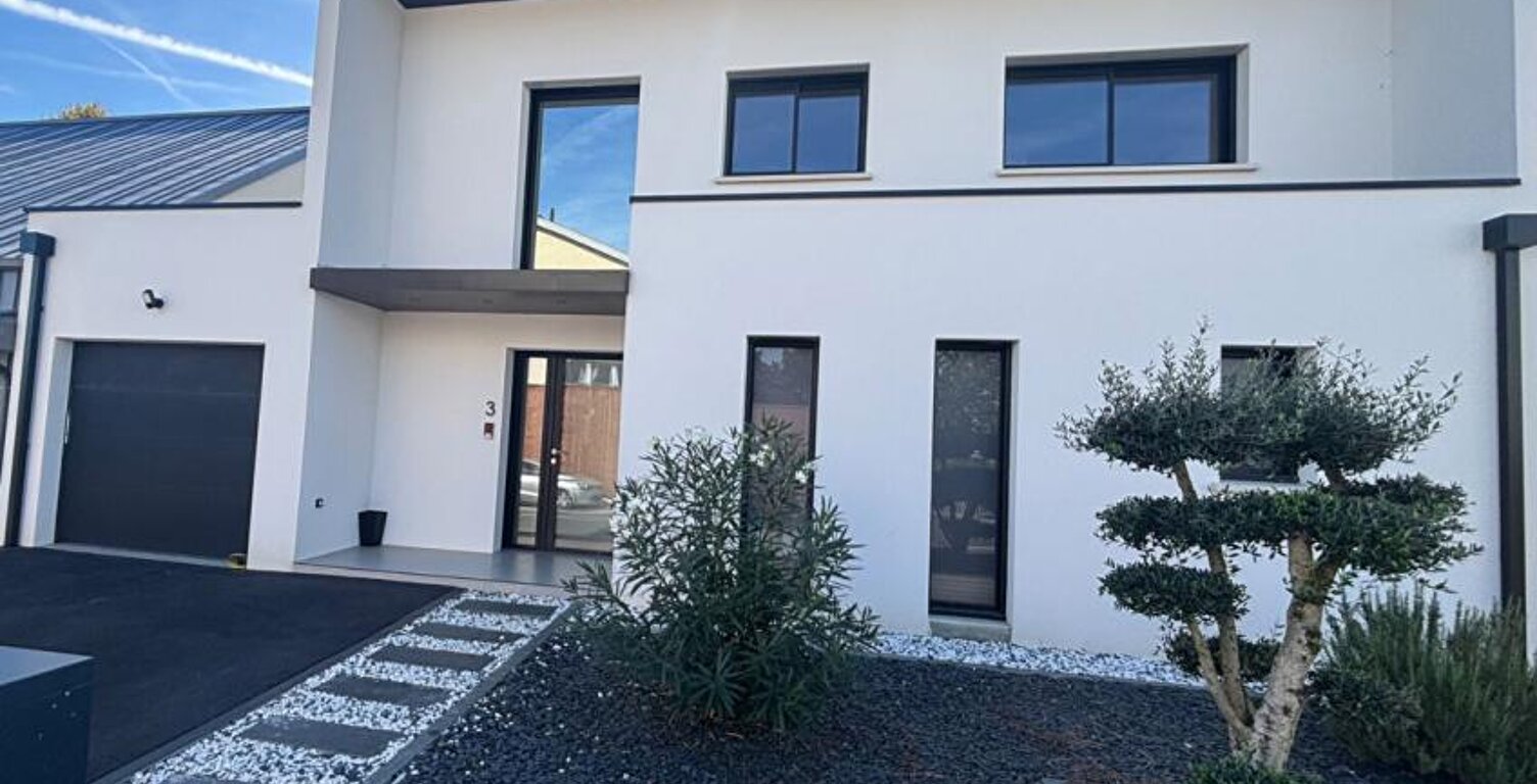 Maison Montreuil Juigne 6 pièce(s) 170 m2 — photo 1