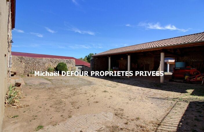 Saint-Hilaire-Cusson-la-Valmitte (42380) Corps de ferme d'environ 166 m² habitables 4 chambres dépendances sur 3 225 m² de terrain — photo 3