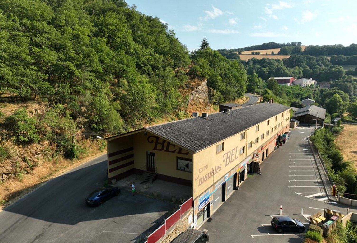 Ensemble immobilier de 32 pièces R+1 de 1661 m2 — photo 1