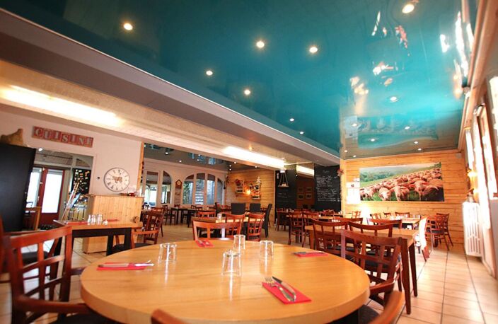 Hôtel Restaurant avec bar Licence IV - Vente murs et fonds - Axe A75 — photo 4