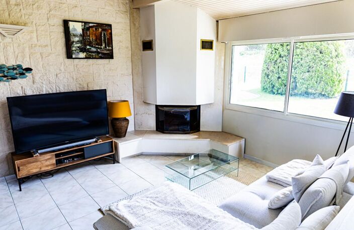 Maison Contemporaine, belle piscine, grande terrasse et double garage — photo 2