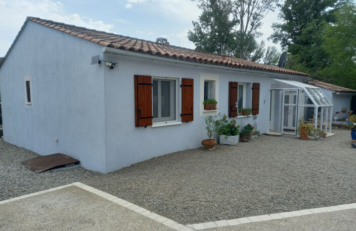 SALERNES (83), parfait état, villa T4, chambres 96 m2 — photo 3