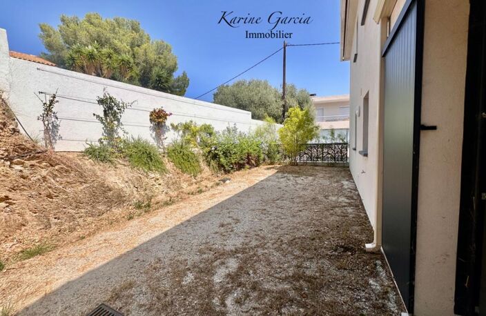 SIX FOURS LES PLAGES - CONSTRUCTION RECENTE - APPARTEMENT DE TYPE 3 - JARDIN 72 M² - PARKING PRIVATIF SOUS SOL — photo 2