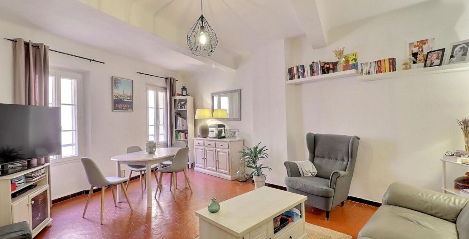 CENTRE VILLE SANARY SUR MER - APPARTEMENT DE TYPE 3 - — photo 1
