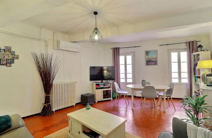 CENTRE VILLE SANARY SUR MER - APPARTEMENT DE TYPE 3 - — photo 5