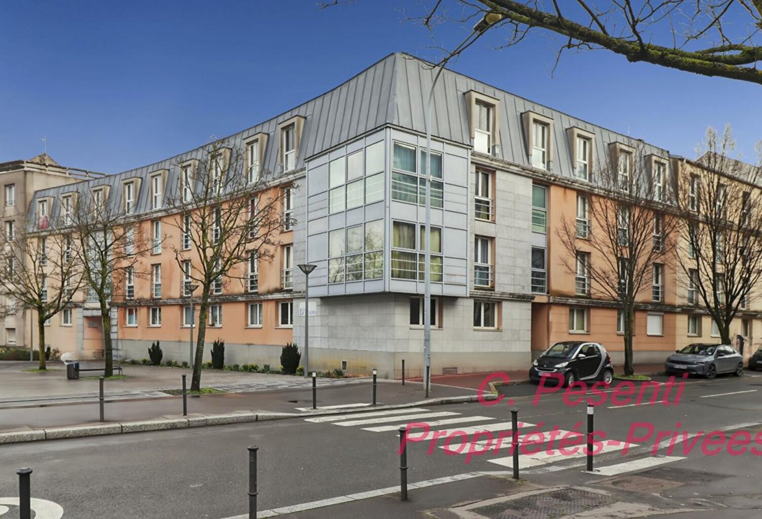 Studio Noisy Le Grand 1 pièce(s) 20 m2 totalement rafraîchi — photo 1