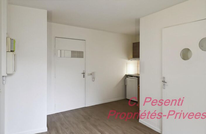 Studio Noisy Le Grand 1 pièce(s) 20 m2 totalement rafraîchi — photo 4