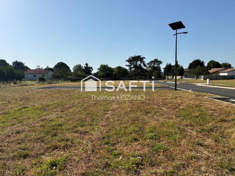 Terrain a batir de 551 m2 Plat et viabilisé — photo 1