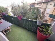 Appartement F3, 1 er étage sur 3, grand balcon, cave — photo 3