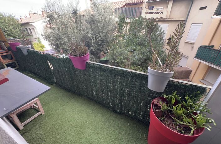 Appartement F3, 1 er étage sur 3, grand balcon, cave — photo 3