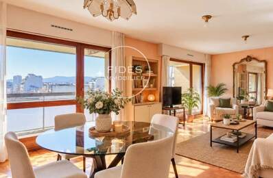 Marseille 6e – Castellane | T4 traversant de 114 m² – 7e étage – — photo du bien