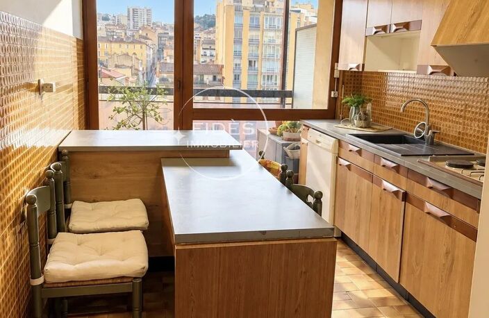 Marseille 6e – Castellane | T4 traversant de 114 m² – 7e étage – — photo 3