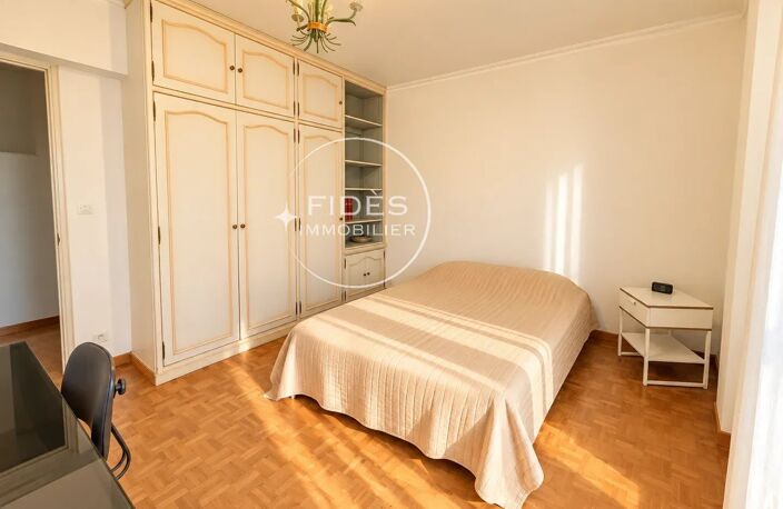 Marseille 6e – Castellane | T4 traversant de 114 m² – 7e étage – — photo 5