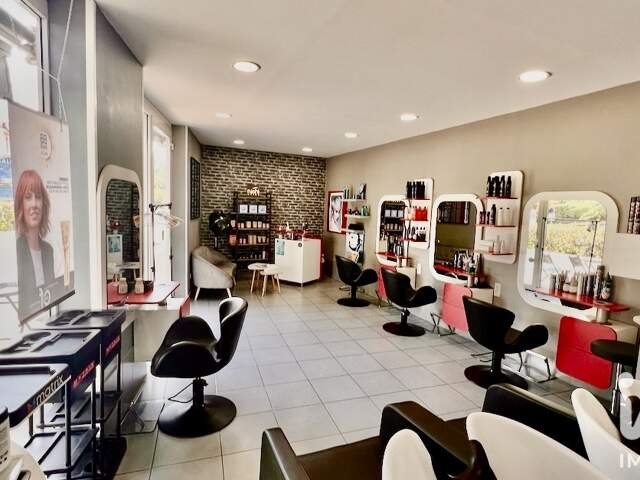 Vente Esthétique, Coiffure 67 m&sup2; — photo du bien
