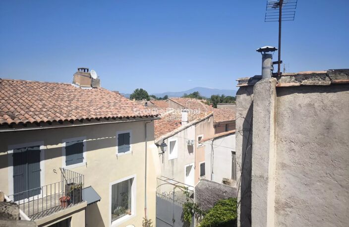ENTRAIGUES-SUR-LA-SORGUE - MAISON DE VILLAGE AVEC EXTERIEUR — photo 5