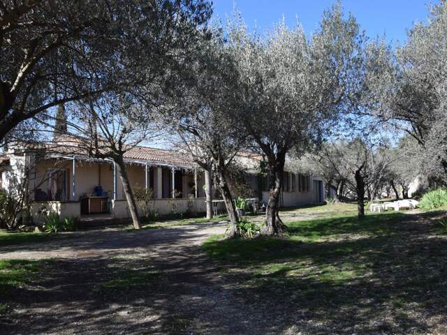 VILLA DE PLAIN PIED + DEPENDANCE — photo du bien