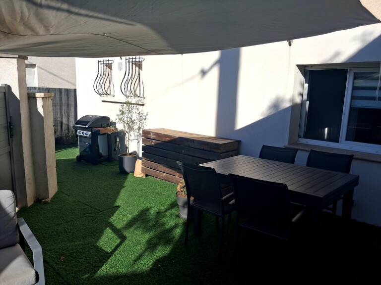 Bas de villa avec exterieur et place de parking — photo 1