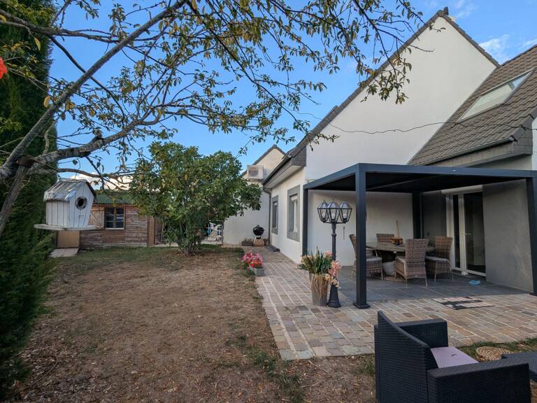 Vous recherchez une maison prête à vivre, au calme tout en restant proche de toutes les commodités ? Cette maison mérite votre attention ! — photo 1