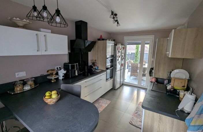 Vous recherchez une maison prête à vivre, au calme tout en restant proche de toutes les commodités ? Cette maison mérite votre attention ! — photo 4