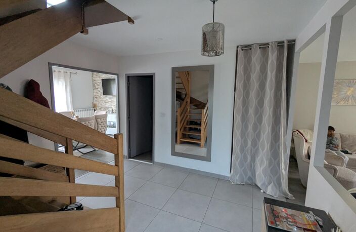 Vous recherchez une maison prête à vivre, au calme tout en restant proche de toutes les commodités ? Cette maison mérite votre attention ! — photo 5