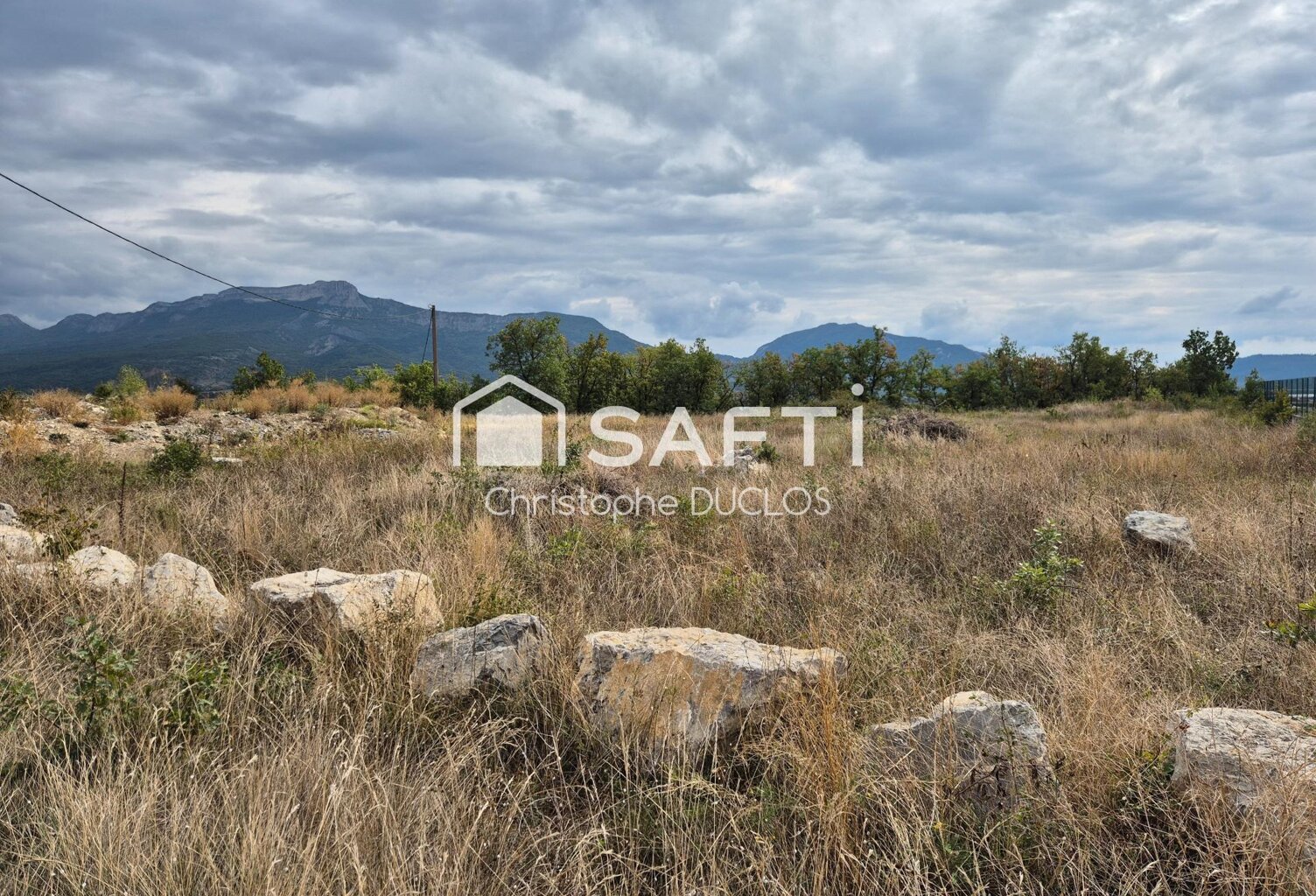 Terrain constructible en zone artisanale. — photo 1