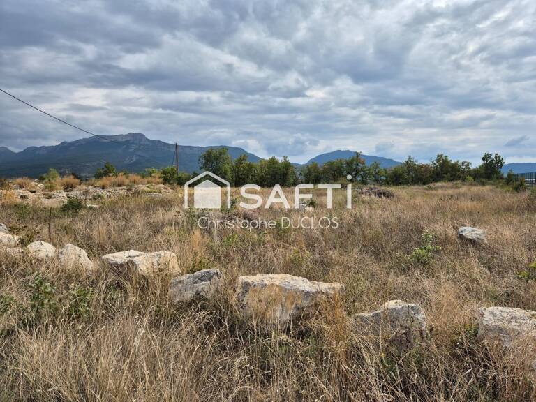 Terrain constructible en zone artisanale. — photo 1