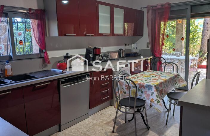 Sur la commune de Six Fours les plages, a proximité du pittoresque port de peche du Brusc, Sur un terrain d'environ 1000m², maison familiale de 155 m² habitables — photo 3