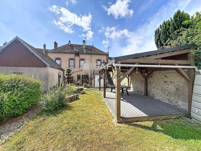 Maison de charme 6 pièces avec jardin et dépendances — photo du bien