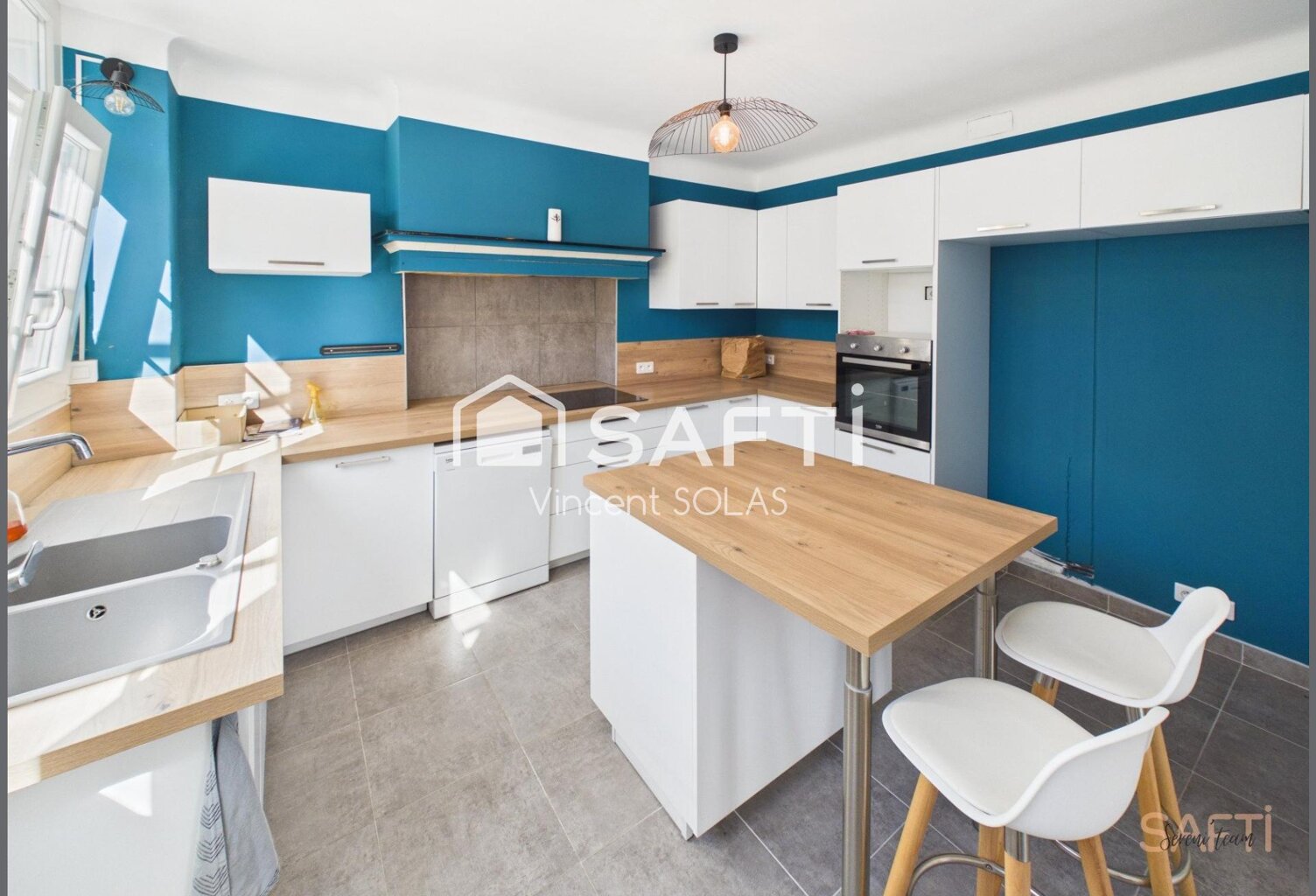 En EXCLUSIVITE  !  Maison Bourgeoise de 155 m² - 3 Chambres - Jardin - Garage - Centre Ville de ST HERMINE — photo 1