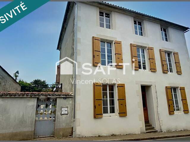 En EXCLUSIVITE  !  Maison Bourgeoise de 155 m² - 3 Chambres - Jardin - Garage - Centre Ville de ST HERMINE — photo du bien