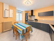 Maison de village avec cour, garage et dépendance. — photo 4