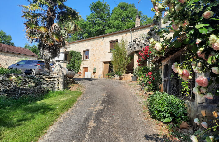 Entre VILLEFRANCHE DU PERIGORD ET FUMEL, MAISON DE CAMPAGNE — photo 2