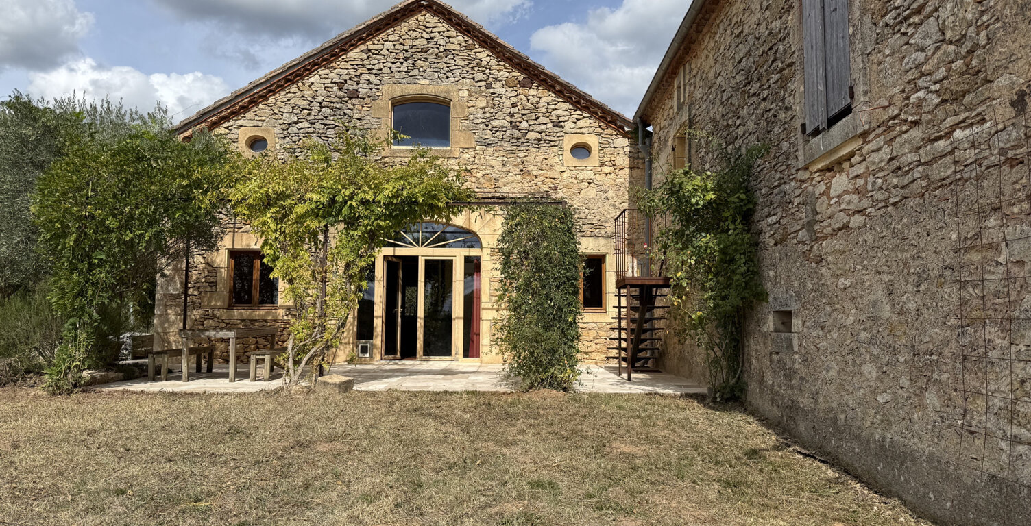 CUZORN, dans les côteaux, bel ensemble immobilier en pierre, — photo 1