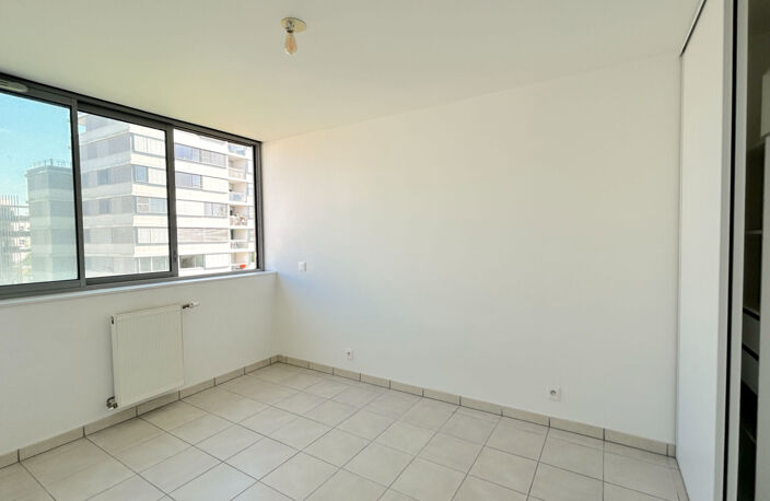 A LOUER APPARTEMENT DE TYPE 2 AVEC BALCON ET PARKING - SECTEUR BORDEAUX LAC QUARTIER GINKO — photo 4
