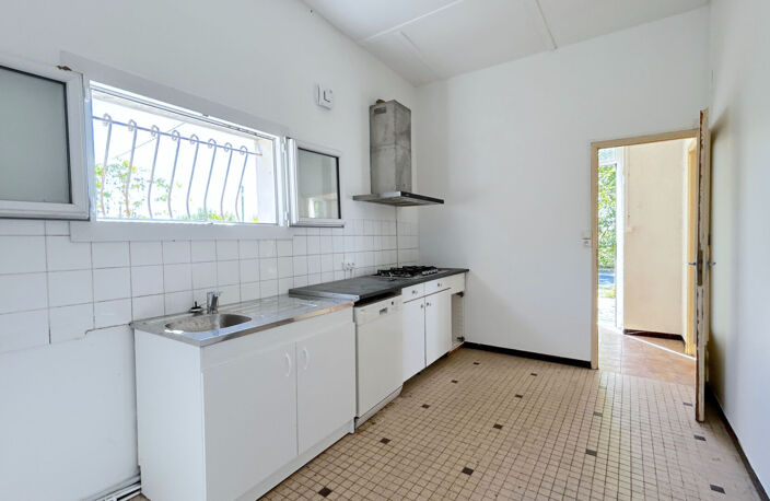A LOUER MAISON DE TYPE 3 AVEC JARDIN ET GARAGE - SECTEUR BOURG SUR GIRONDE — photo 4
