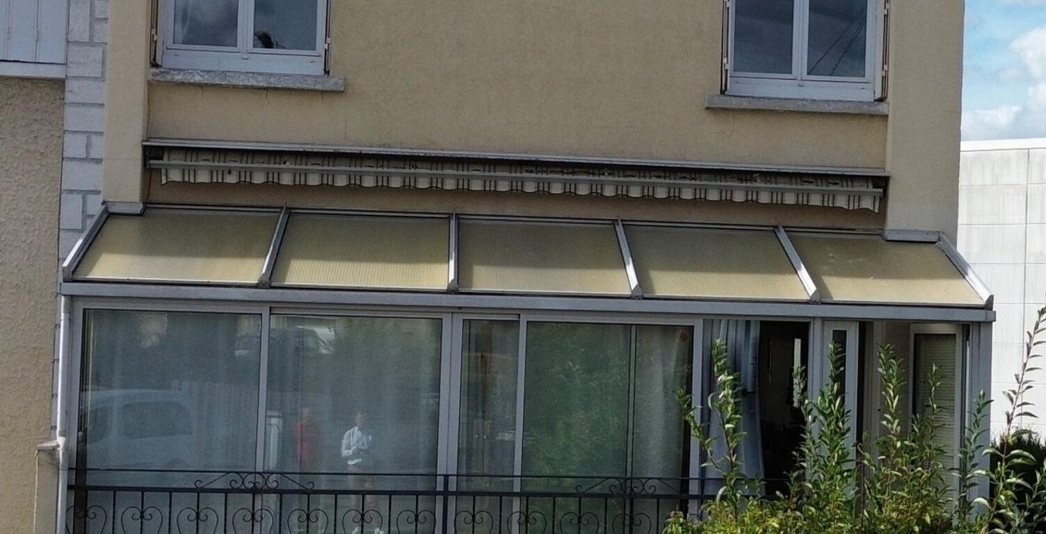 Maison sur sous sol à rénover avec jardin, garage  Issoudun — photo 1