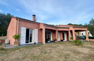 Maison plain pied avec garages et jardin attenant — photo du bien