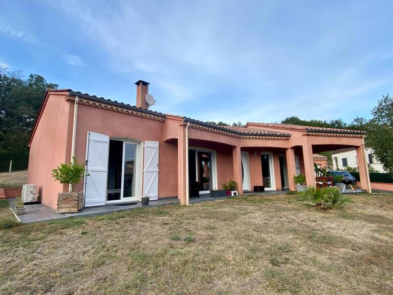 Maison plain pied avec garages et jardin attenant — photo 1