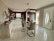 Maison plain pied avec garages et jardin attenant — photo 4