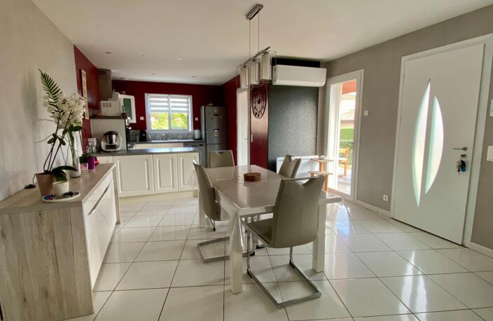 Maison plain pied avec garages et jardin attenant — photo 4
