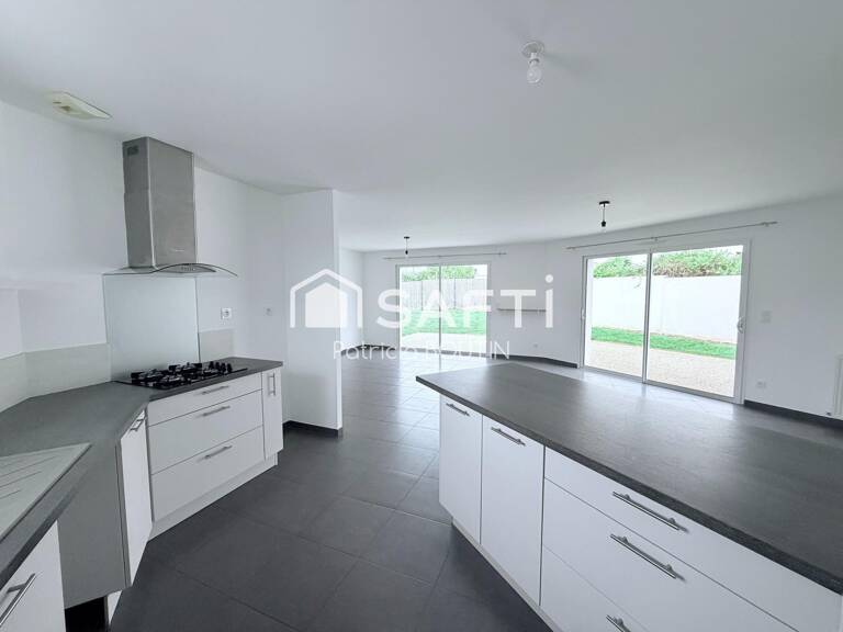 PAVILLON DE PLAIN PIED 4 CHAMBRES DONT UNE SUITE PARENTALE ET GARAGE A NIORT ! — photo 1