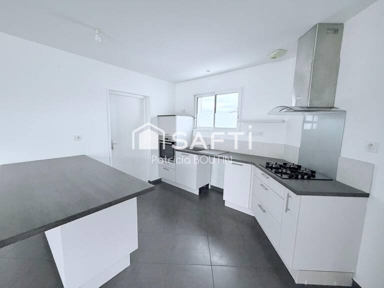 PAVILLON DE PLAIN PIED 4 CHAMBRES DONT UNE SUITE PARENTALE ET GARAGE A NIORT ! — photo 1