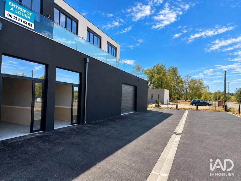 Location Local d'activités 315 m&sup2; — photo 1