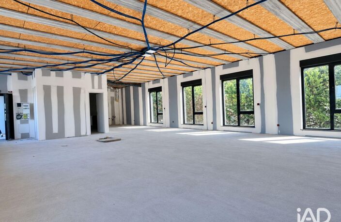 Location Local d'activités 315 m&sup2; — photo 3
