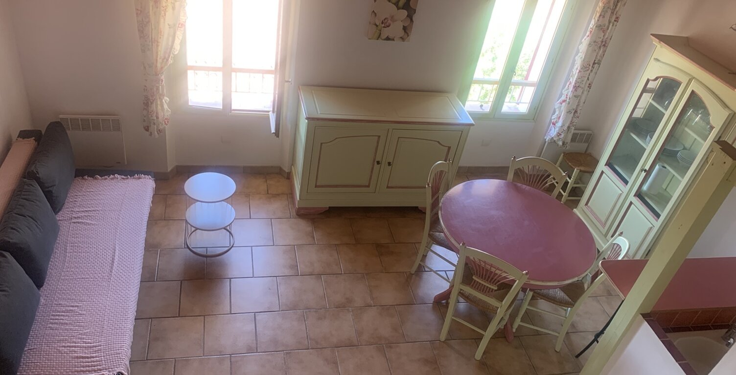 T1 bis meublé de 30m² + mezzanine de 10 m². Situé au cœur du vil — photo 1