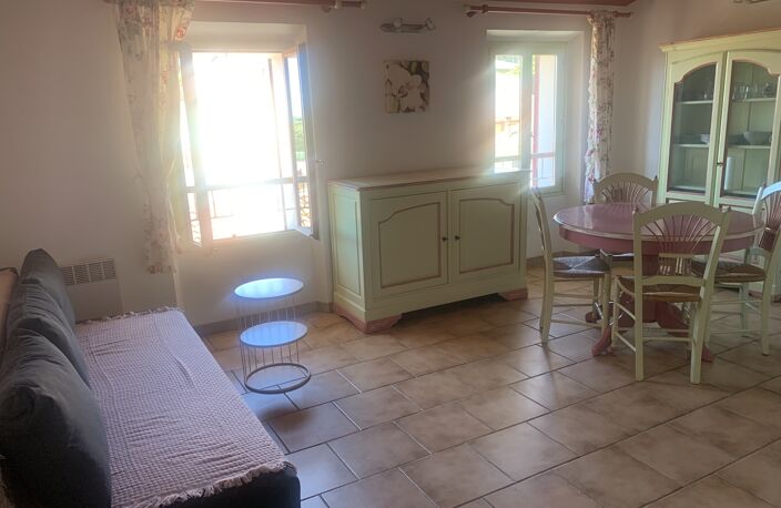 T1 bis meublé de 30m² + mezzanine de 10 m². Situé au cœur du vil — photo 4