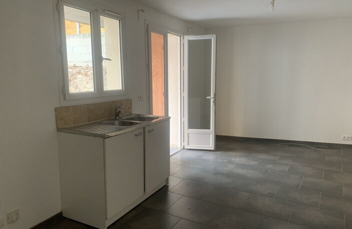 Centre village, au 1er étage d'un immeuble récent, appartement d — photo 2