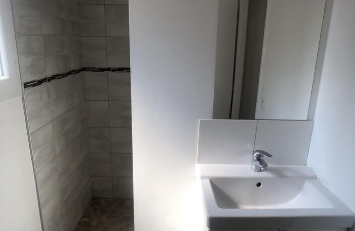 Centre village, au 1er étage d'un immeuble récent, appartement d — photo 5