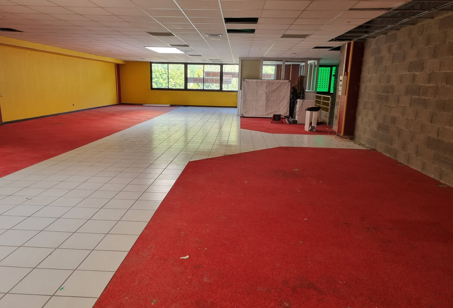 LOCAL COMMERCIAL — photo 1